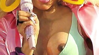 หลงใหล วีดีโอ โปะ ผมบลอนด์ MILF วิเวียน craves สำหรับ ร้อนแรง สองเท่า penetration