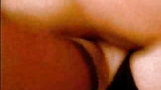 สาวนิสัยเสียกับหัวนมกระปรี้กระเปร่า วีดีโอ หนัง x pokes หีของเธอด้วย dildo