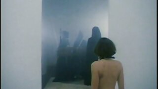 โสเภณีผมสีเข้ม busty ดู วีดีโอ หนัง x โดนกระแทกในสไตล์ด้านข้าง